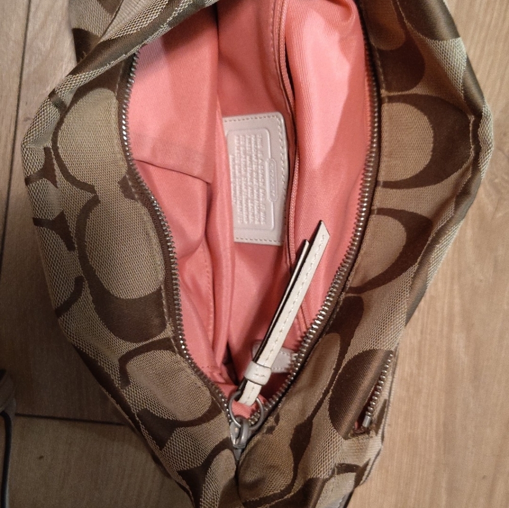 Vintage Coach Tan and Brown Crossbody Bag - Picture 8 of 8